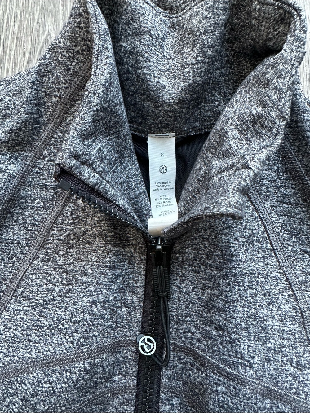 Lululemon define jacket size 8 - Picture 3 of 3